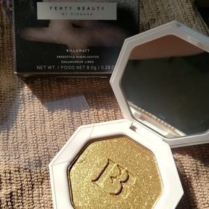 Fenty Beauty by Rhianna Trophy Wife Highlighter